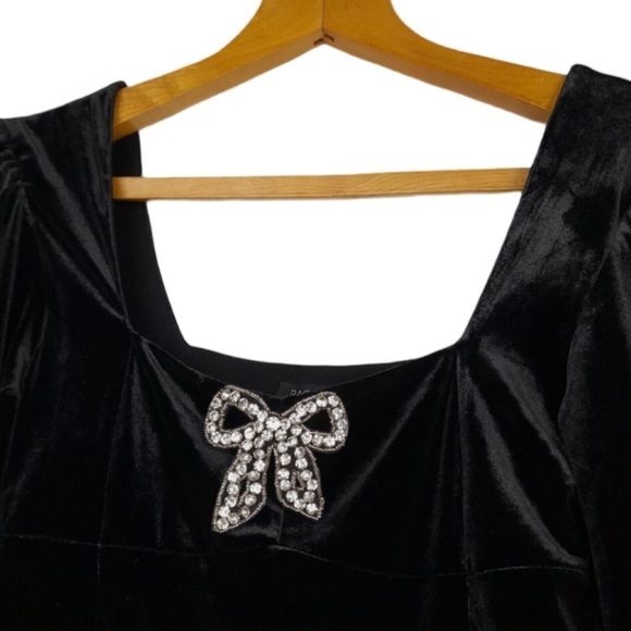 Rachel Zoe Long Sleeve Black Velvet Top With Rhinestone Bow NWT Size M - Picture 3 of 6